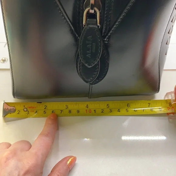 NWT Alaia Large Laser Cut Handbag with pouch and mirror. Black. $3500 retail - Picture 13 of 17